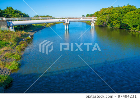 從 Binnuma Hashi 看到的 Binnuma 河 秋景 97494231