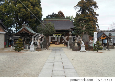 從桶川稻荷神社的參道看到的神社【埼玉縣桶川市】 97494343