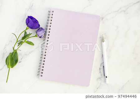 鮮花和日記模型 鮮花和日記模型 97494446