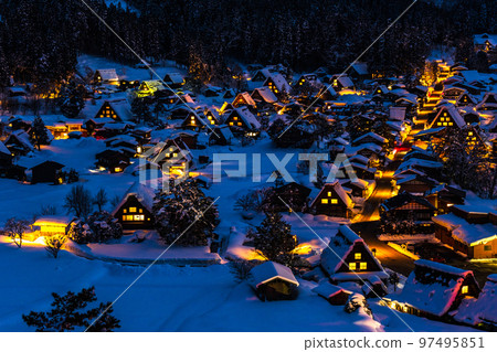 冬天的白川鄉（夜景） 97495851