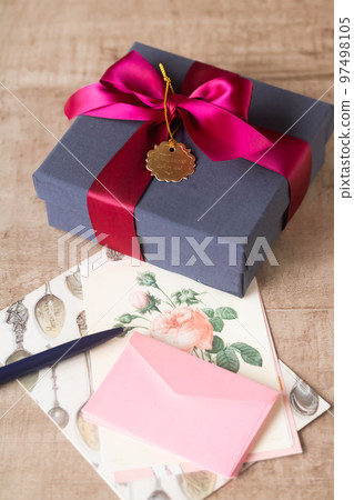 帶紙箱的別緻禮盒（布貼） 97498105