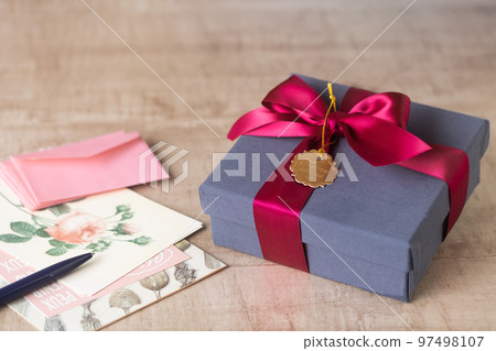 Chic gift box with cartonnage (fabric pasted) Chic gift box with cartonnage (fabric pasted) 97498107