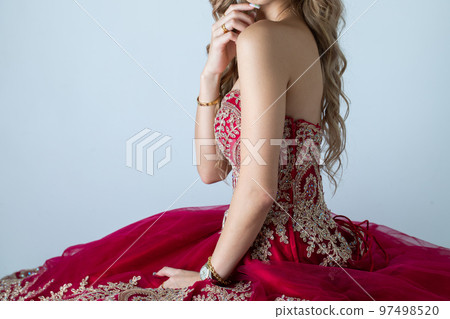 穿紅裙子的女人 97498520