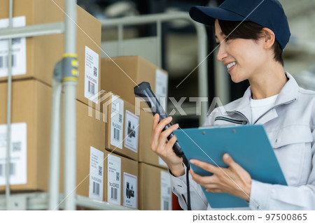 A worker scanning inventory with a handy terminal 97500865