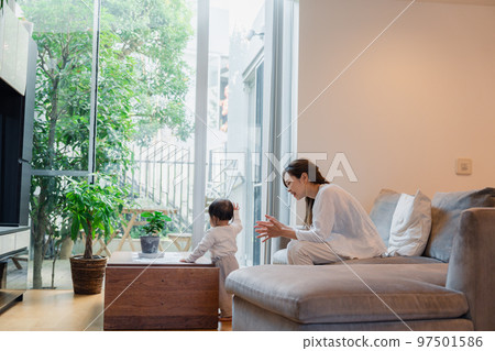 母親在家帶孩子 97501586