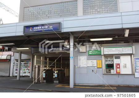 "Sekime Station" on the Keihan Main Line in Sekime, Joto Ward, Osaka City, Osaka Prefecture 97501605
