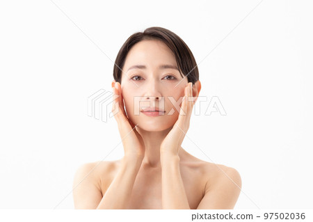 皮膚護理婦女白色背景 97502036