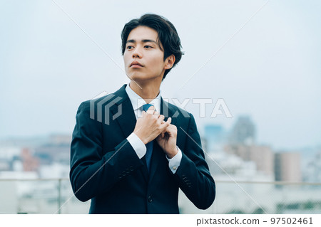 在城市工作的商人 97502461