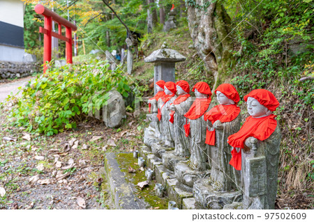 Tsuchiyu Onsen, Rokujizo, Jizo Bodhisattva, who guides those who wander into the underworld, the turning point of the road corresponding to the Rokudo, the Meiji Restoration, the difficulty of abandoning Buddhism 97502609