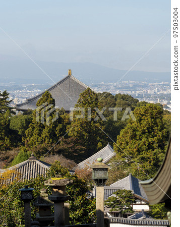東大寺大佛殿和奈良市 東大寺大佛殿和奈良市 97503004