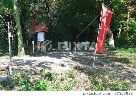 Munemori Kubiaraike Pond, where the Heike Clan ended, stone monument and guide map 97503988