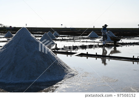 Salt farming, Tainan Beimen Jingxiaotian tiled salt field, Xi Dongba, Tainan, Jingxiaotong tiled salt field, salt field, scenic spot, Tainan scenic spot, sightseeing, traditional salt making Salt farming, Tainan Beimen Jingxiaotian tiled salt field, Xi Dongba, Tainan, Jingxiaotong tiled salt field, salt field, scenic spot, Tainan scenic spot, sightseeing, traditional salt making 97508152