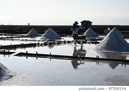 Salt farming, Tainan Beimen Jingxiaotian tiled salt field, Xi Dongba, Tainan, Jingxiaotong tiled salt field, salt field, scenic spot, Tainan scenic spot, sightseeing, traditional salt making Salt farming, Tainan Beimen Jingxiaotian tiled salt field, Xi Dongba, Tainan, Jingxiaotong tiled salt field, salt field, scenic spot, Tainan scenic spot, sightseeing, traditional salt making 97508154
