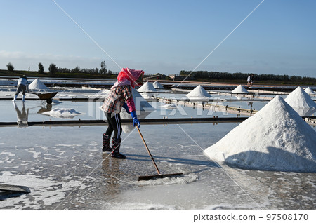 Salt farming, Tainan Beimen Jingxiaotian tiled salt field, Xi Dongba, Tainan, Jingxiaotong tiled salt field, salt field, scenic spot, Tainan scenic spot, sightseeing, traditional salt making Salt farming, Tainan Beimen Jingxiaotian tiled salt field, Xi Dongba, Tainan, Jingxiaotong tiled salt field, salt field, scenic spot, Tainan scenic spot, sightseeing, traditional salt making 97508170