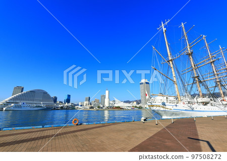 [Hyogo Prefecture] Sunny Meriken Park and Kaiwomaru 97508272