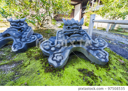 Tojiin Temple Mossed floor with ridge-end roof tiles (Tojiin Kitamachi, Kita Ward, Kyoto City) 97508535