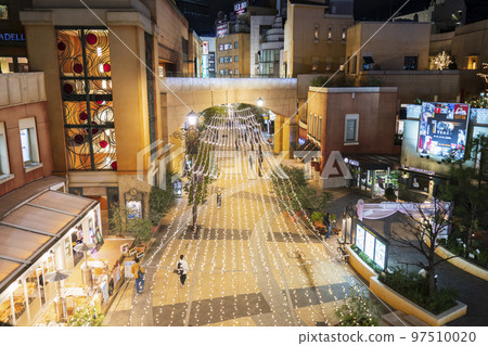 川崎市La Cittadella的城市夜景Cinecitta街的燈飾[神奈川縣川崎市] 97510020