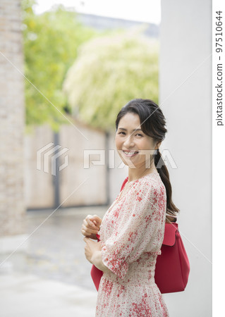 Arafif woman portrait with a smile looking at the camera Arafif woman portrait with a smile looking at the camera 97510644