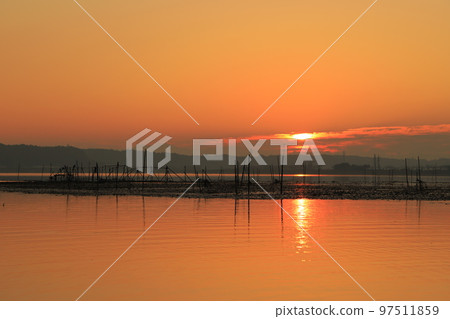 Sunrise scenery of Lake Inba 97511859