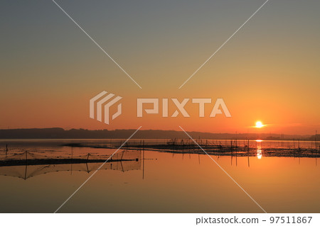 Sunrise scenery of Lake Inba 97511867