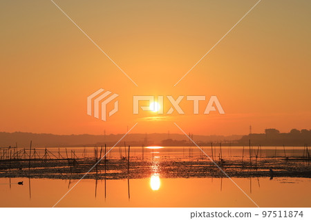 Sunrise scenery of Lake Inba 97511874