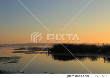 Sunrise scenery of Lake Inba 97511883