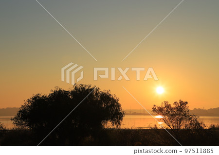 Sunrise scenery of Lake Inba Sunrise scenery of Lake Inba 97511885