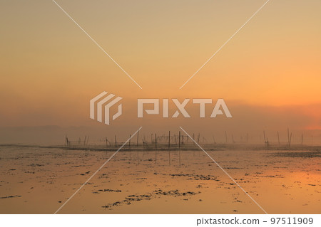 印巴湖的日出景色 印巴湖的日出景色 97511909