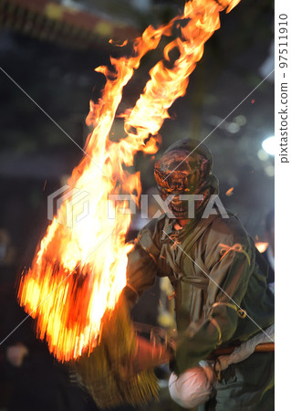 惡魔跳起永田神社的老式回憶儀式 97511910