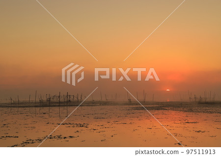 印巴湖的日出景色 印巴湖的日出景色 97511913