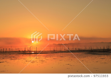 Sunrise scenery of Lake Inba 97511933