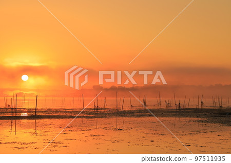 Sunrise scenery of Lake Inba 97511935