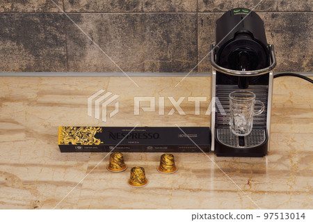 Automatic Nespresso Original machine for espresso with aluminum capsules. 97513014