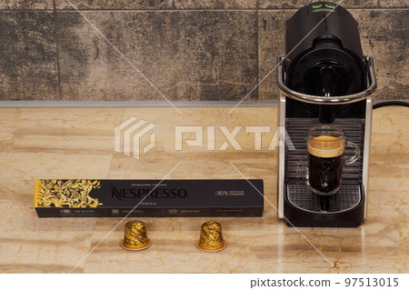 Automatic Nespresso Original machine for espresso with aluminum capsules.  97513015