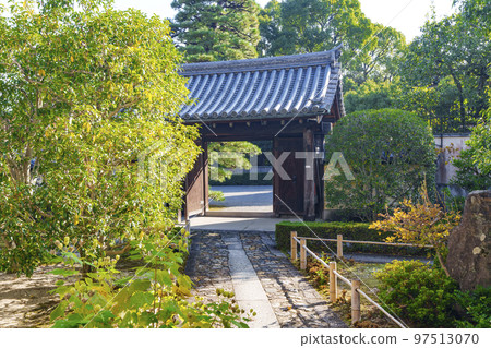 從九里(觀景入口)到京都東寺的寺門 從九里(觀景入口)到京都東寺的寺門 97513070