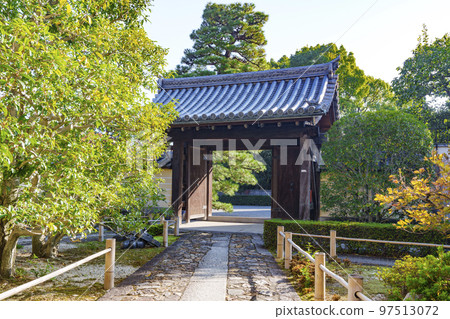 From the Kuri (viewing entrance) to the temple gate of Tojiin Temple in Kyoto 97513072