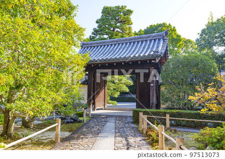 From the Kuri (viewing entrance) to the temple gate of Tojiin Temple in Kyoto 97513073