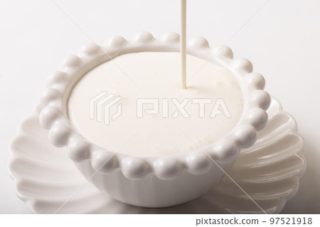 Whipped cream raw 97521918