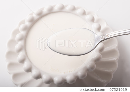 Whipped cream raw 97521919