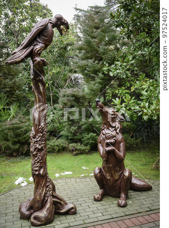 Sculpture depicting the heroes of Krylov 's fable 'The Crow and the Fox' in the park of Sochi 97524017