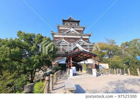 [Hiroshima Prefecture] Hiroshima Castle in autumn (castle tower) 97525300