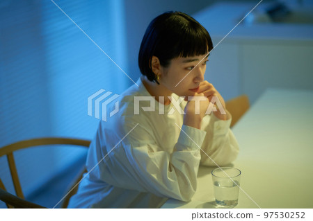 房間裡的手術刀 房間裡的手術刀 97530252