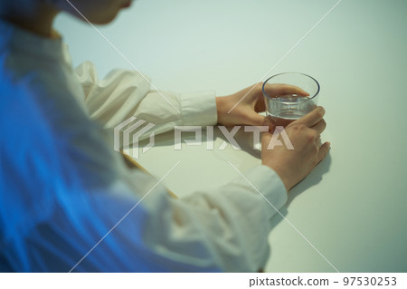 房間裡的手術刀 97530253