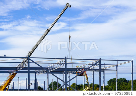 New building steel framework assembly using telescopic boom crane and self propelled lift platform New building steel framework assembly using telescopic boom crane and self propelled lift platform 97530891