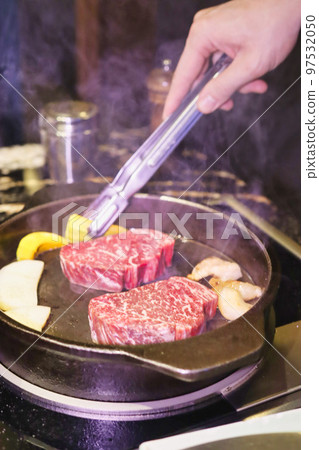 Grilling Hanwoo Beef Grilling Hanwoo Beef 97532050