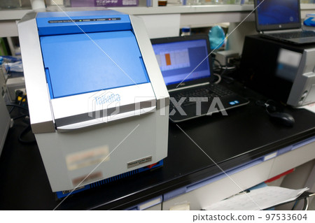 Real-time PCR device 97533604