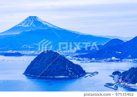 (Shizuoka Prefecture) Mt. Fuji over the sea seen from Izu Twilight 97535402