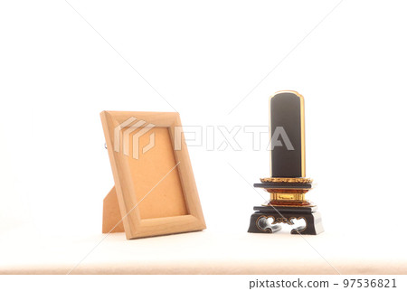 Portrait of the deceased placed by the window and mortuary tablet 2 Portrait of the deceased placed by the window and mortuary tablet 2 97536821