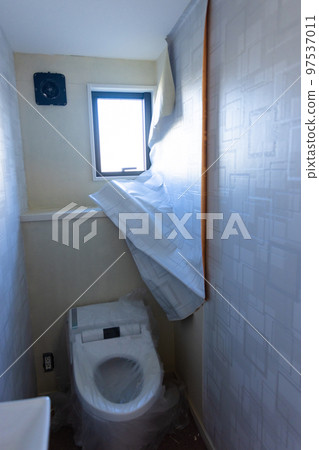 change the wallpaper in the house change the wallpaper in the house 97537011