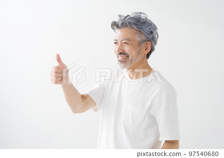 中年男性面部護理 97540680